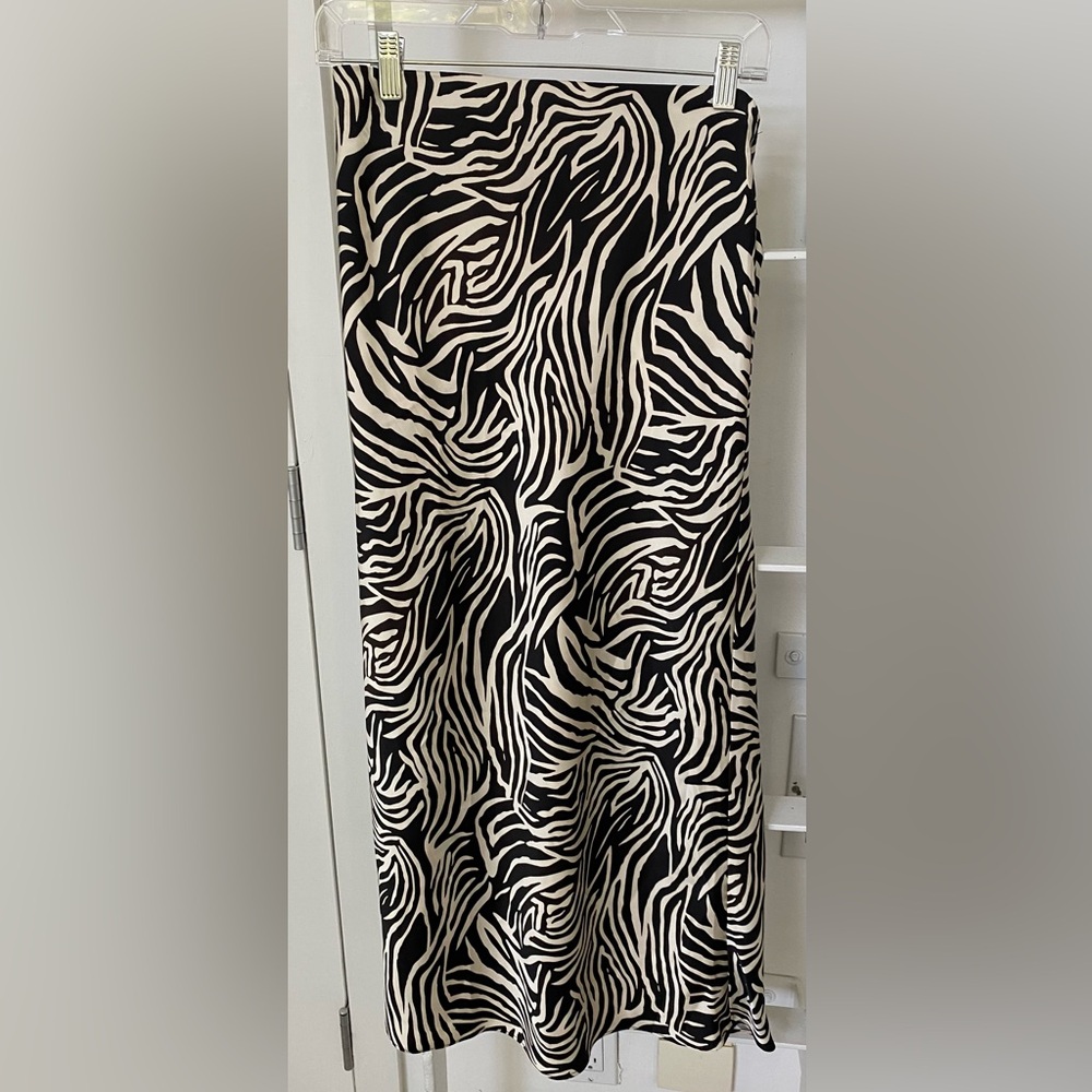 New Zara XS Black and White MIDI Maxi Animal Print Satin Striped Skirt